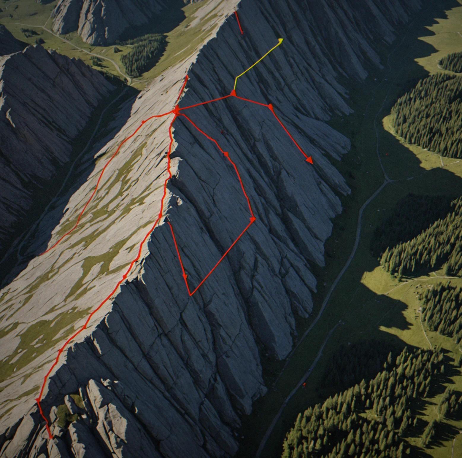 Early Ridge secgor 1-A from above. Three guard patrol routes marked in red, yellow cones showing their sightlines, ridge elevation lines, and two extraction points on the north side.